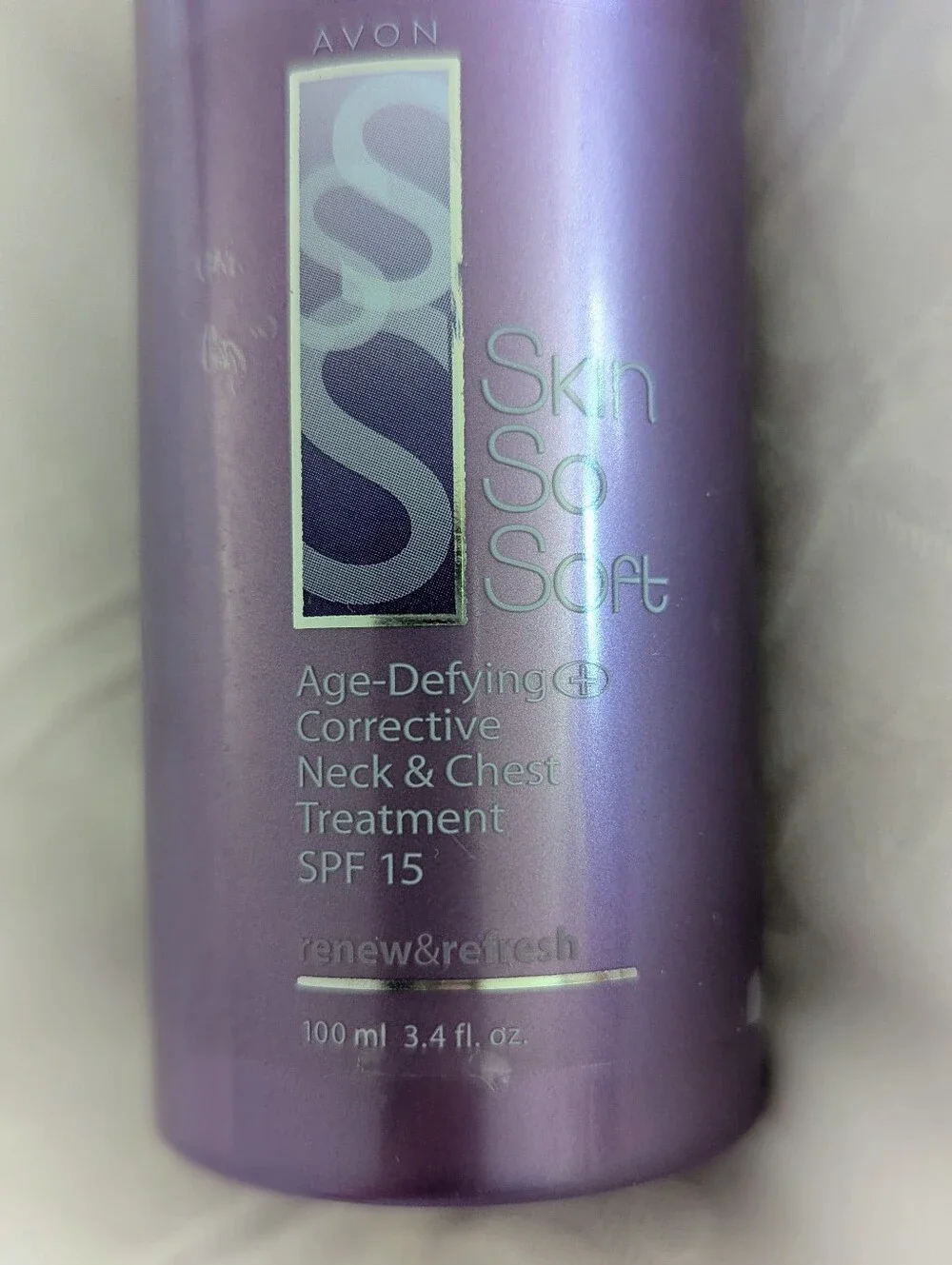 Avon Vintage Skin So Soft Age Defying Corrective Neck & Chest Treatment SPF 15